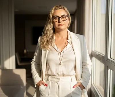 Elizangela Bremm - Sócia Diretora